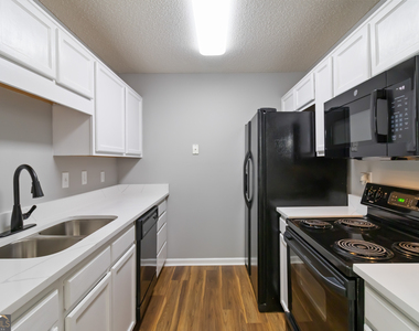 897 Brickleridge Lane Se - Photo Thumbnail 8