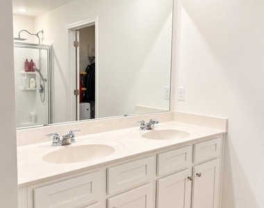 987 Evergreen Road - Photo Thumbnail 4