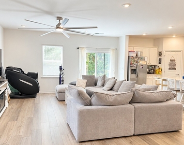 987 Evergreen Road - Photo Thumbnail 2