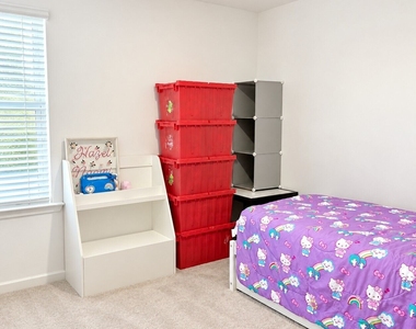 987 Evergreen Road - Photo Thumbnail 7