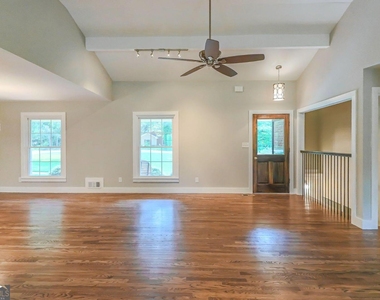 99 Woodvalley Drive - Photo Thumbnail 5