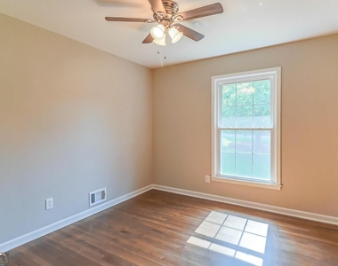 99 Woodvalley Drive - Photo Thumbnail 24