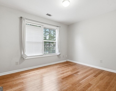 6199 Thorncrest Drive - Photo Thumbnail 18