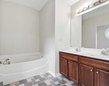6199 Thorncrest Drive - Photo Thumbnail 13