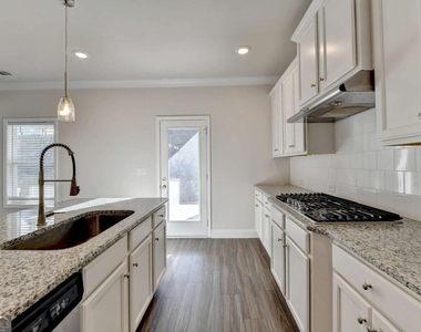 1622 Dover Creek Lane - Photo Thumbnail 21