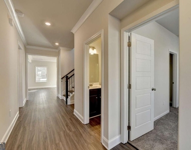 1622 Dover Creek Lane - Photo Thumbnail 4