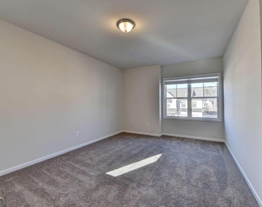 1622 Dover Creek Lane - Photo Thumbnail 29