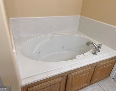 423 Cobblestone Way - Photo Thumbnail 11