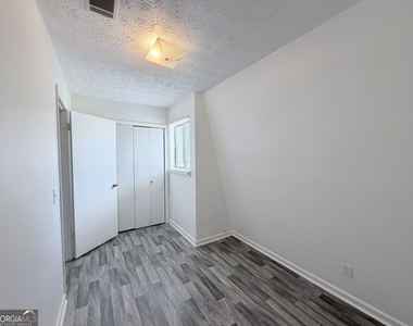 460 Rustwood Drive - Photo Thumbnail 7