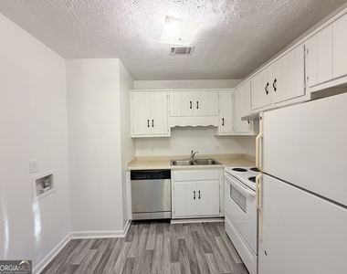 460 Rustwood Drive - Photo Thumbnail 3