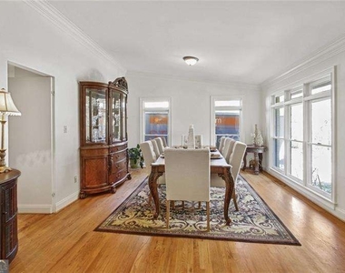 1930 Wildwood Place Ne - Photo Thumbnail 1