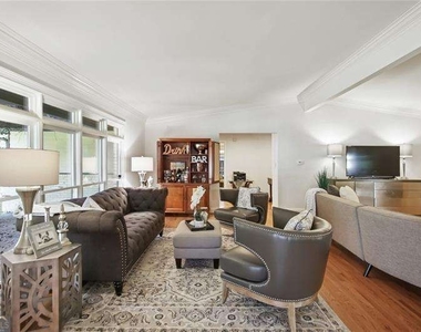 1930 Wildwood Place Ne - Photo Thumbnail 4