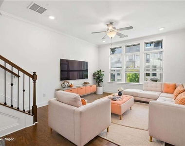 2438 Figaro Drive - Photo Thumbnail 7