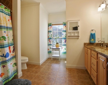 1084 Country Lane Ne - Photo Thumbnail 17