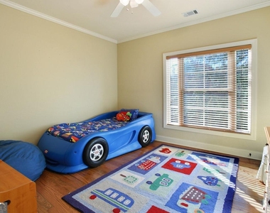 1084 Country Lane Ne - Photo Thumbnail 16