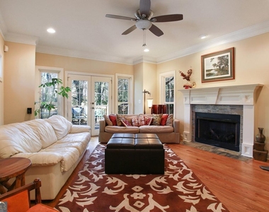 1084 Country Lane Ne - Photo Thumbnail 9