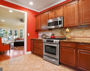 1084 Country Lane Ne - Photo Thumbnail 8