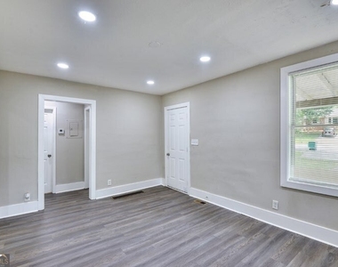 1888 Vesta Avenue - Photo Thumbnail 7
