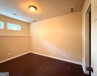 734 Grove Manor Park - Photo Thumbnail 5