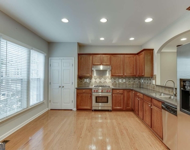 2801 Loftview Square - Photo Thumbnail 14