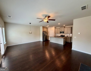 7091 Gladstone Circle - Photo Thumbnail 6