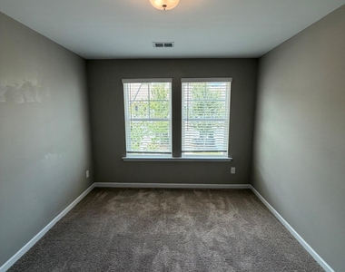 7091 Gladstone Circle - Photo Thumbnail 10