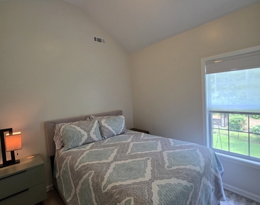 100 Bedford Forrest Drive - Photo Thumbnail 19