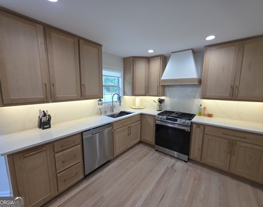 100 Bedford Forrest Drive - Photo Thumbnail 10