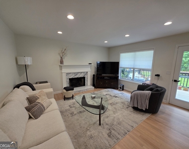 100 Bedford Forrest Drive - Photo Thumbnail 3