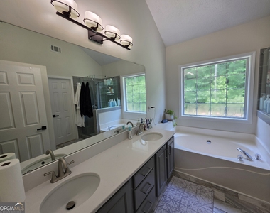 100 Bedford Forrest Drive - Photo Thumbnail 14