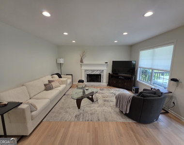 100 Bedford Forrest Drive - Photo Thumbnail 4