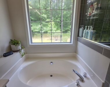 100 Bedford Forrest Drive - Photo Thumbnail 15
