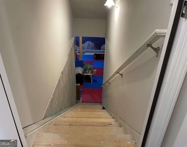 2415 Matlin Way - Photo Thumbnail 27