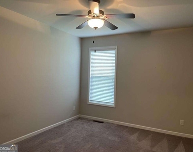2415 Matlin Way - Photo Thumbnail 16