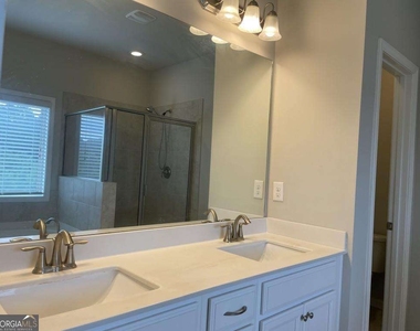 2415 Matlin Way - Photo Thumbnail 25