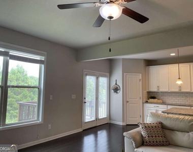 2415 Matlin Way - Photo Thumbnail 9