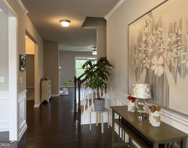 2415 Matlin Way - Photo Thumbnail 4