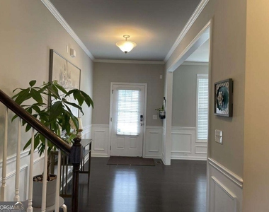 2415 Matlin Way - Photo Thumbnail 2