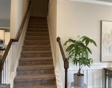 2415 Matlin Way - Photo Thumbnail 5