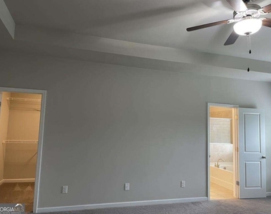 2415 Matlin Way - Photo Thumbnail 24