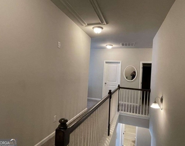 2415 Matlin Way - Photo Thumbnail 17
