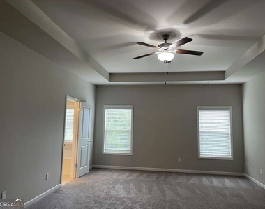 2415 Matlin Way - Photo Thumbnail 23