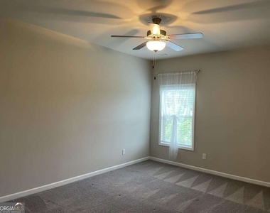 2415 Matlin Way - Photo Thumbnail 19