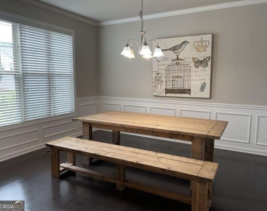 2415 Matlin Way - Photo Thumbnail 15
