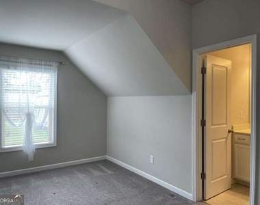 2415 Matlin Way - Photo Thumbnail 21