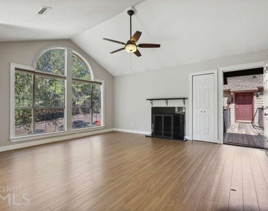 1007 Sandy Lane Drive - Photo Thumbnail 2