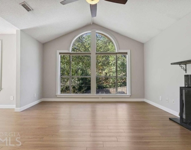1007 Sandy Lane Drive - Photo Thumbnail 3