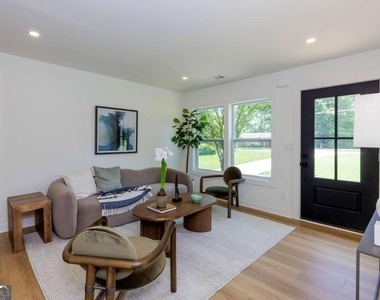 3026 Brook Drive - Photo Thumbnail 5
