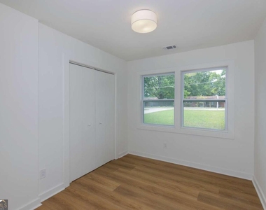 3026 Brook Drive - Photo Thumbnail 18