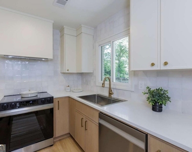 3026 Brook Drive - Photo Thumbnail 12